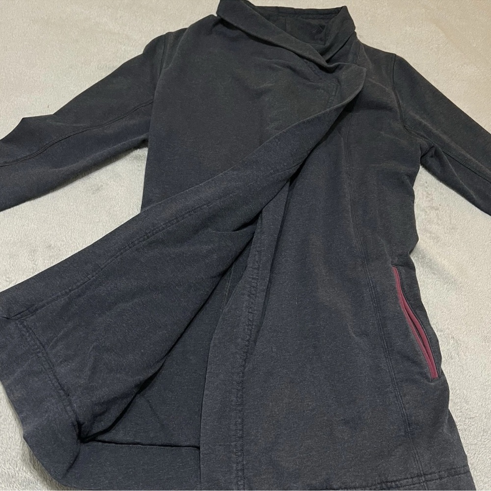Lululemon Women’s size 2 Mock Neck Wrap Sweater Grey